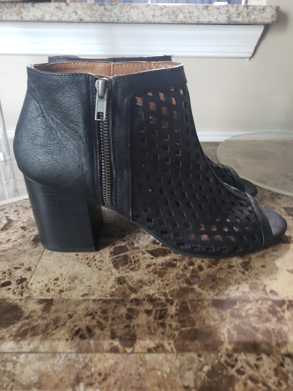Women Jellypop Zip Up Summer Sandal With Block Heels. Size11
